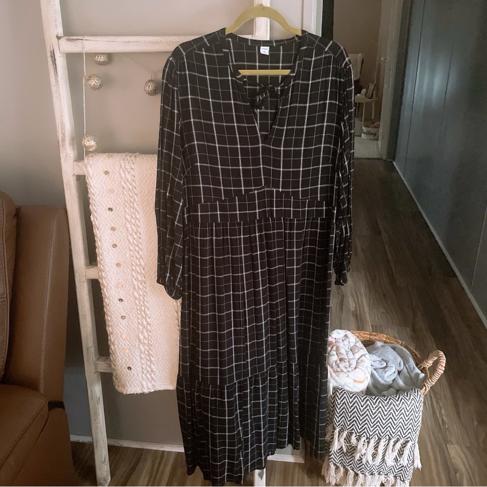 Old Navy Black and White Checkered Midi Dress